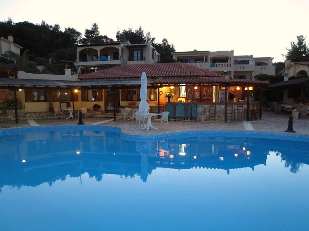 Milia Bay Hotel Apartments Exterior foto